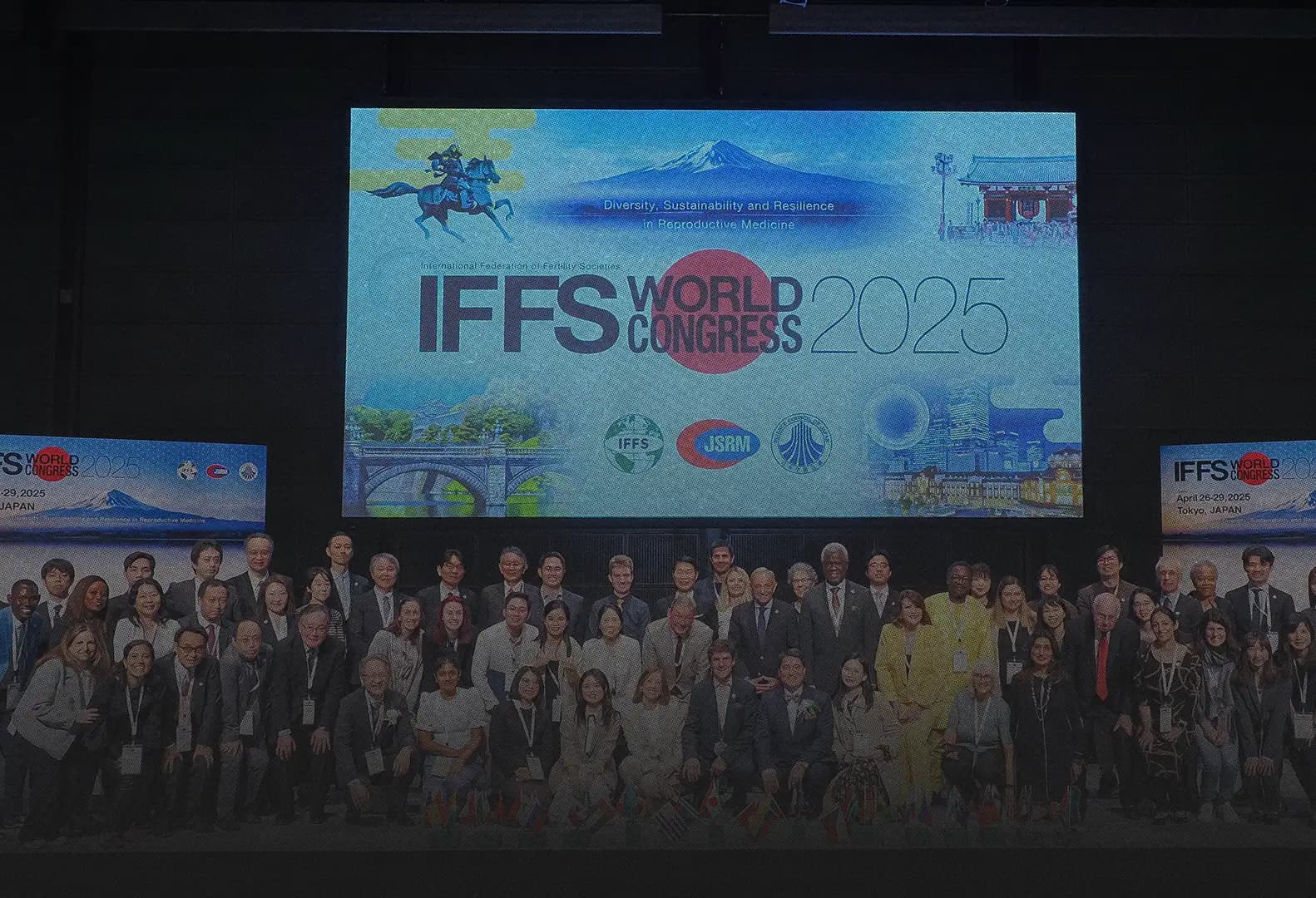 Delegates of the IFFS World Congress 2025 in Tokyo gathered for a group photo in front of the stage screen, which reads “IFFS World Congress 2025: Diversity, Sustainability and Resilience in Reproductive Medicine”.